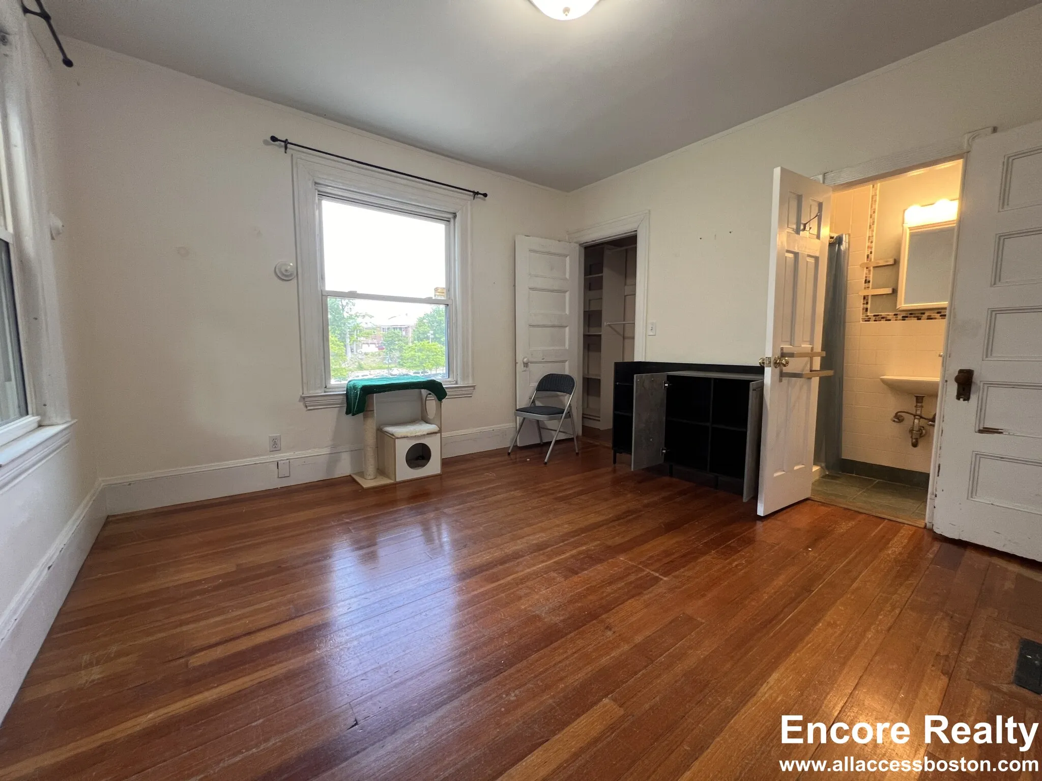 4.5 bed, 3.5 bath apartment for rent at 9 Kenwood St Unit 9-1, North Brookline — photo 33 of 41