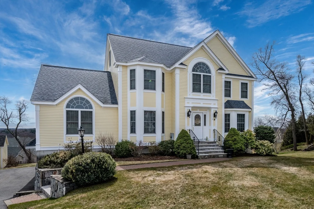 4 bed, 2 bath apartment for rent at 9 Kettle Way, Dracut — photo 1 of 19