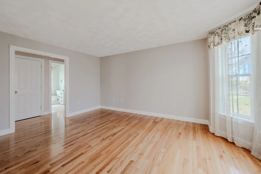 4 bed, 2 bath apartment for rent at 9 Kettle Way, Dracut — photo 5 of 19