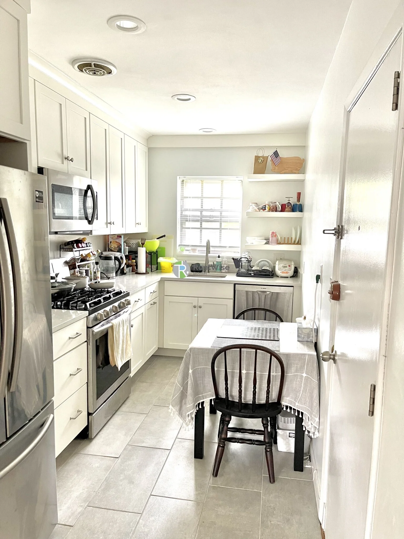 2 bed, 1 bath apartment for rent at 9 Lake Shore Ter Unit 1, Oak Square — photo 14 of 17