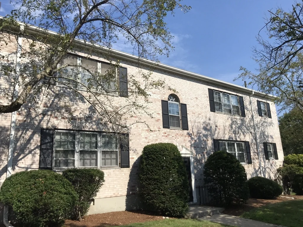 2 bed, 1 bath apartment for rent at 9 Lake Shore Ter Unit 4, Brighton