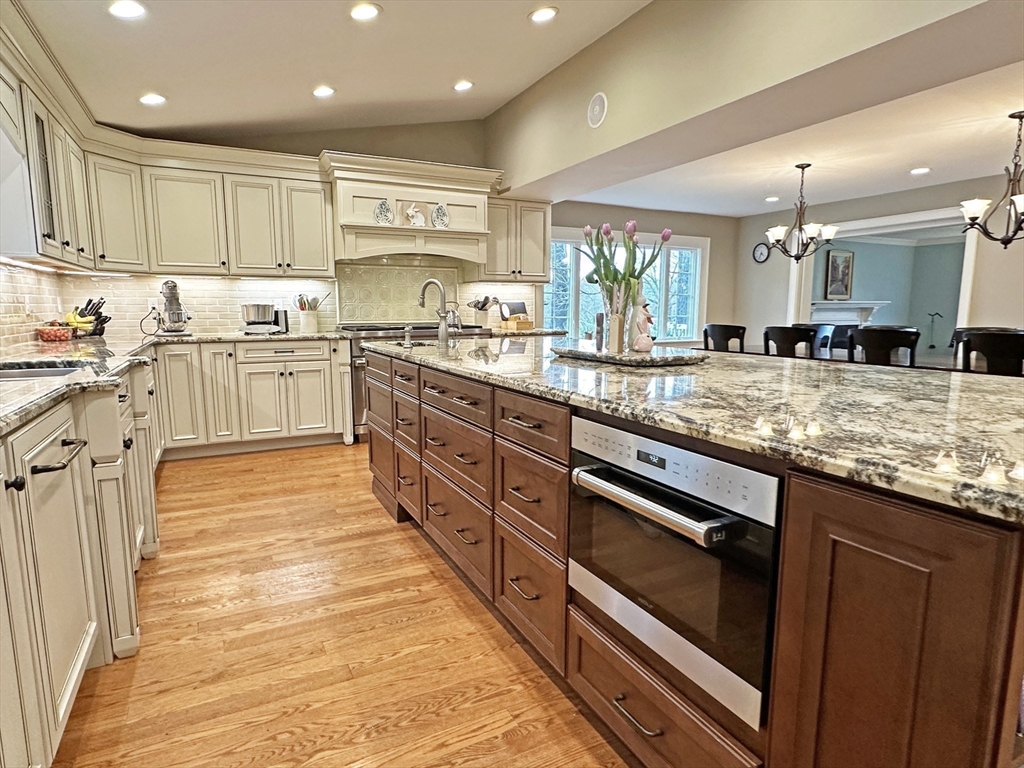 6 bed, 4+ bath apartment for rent at 9 Lantern Rd, Belmont — photo 6 of 40