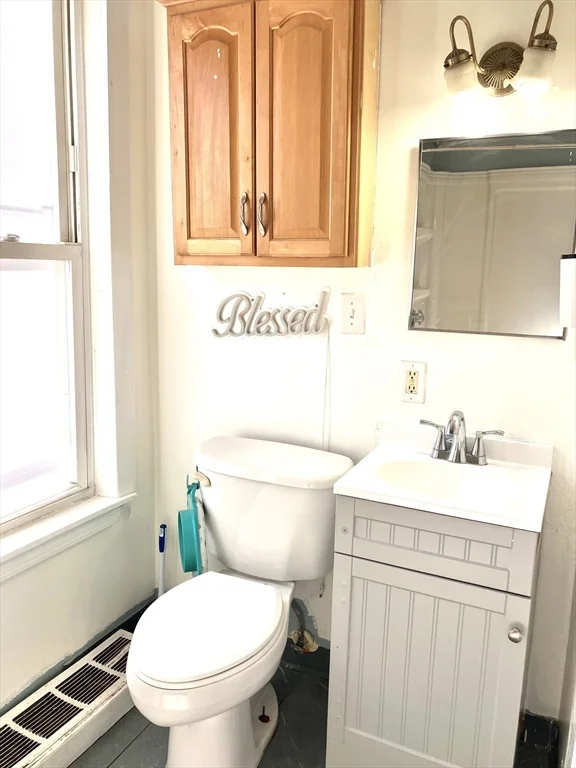 2 bed, 1 bath apartment for rent at 9 Laurel Unit 1, Lynn — photo 5 of 12