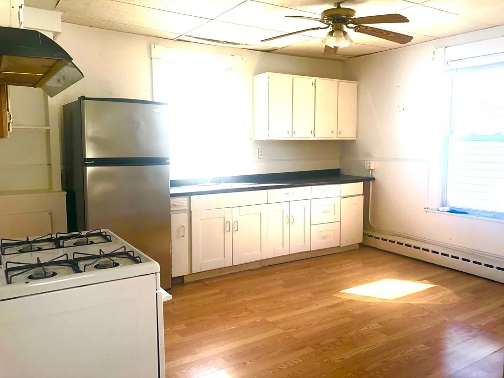 2 bed, 1 bath apartment for rent at 9 Laurel Unit 2, Lynn — photo 4 of 11