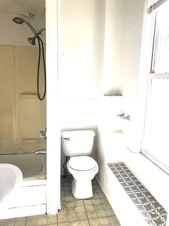 2 bed, 1 bath apartment for rent at 9 Laurel Unit 2, Lynn — photo 5 of 11