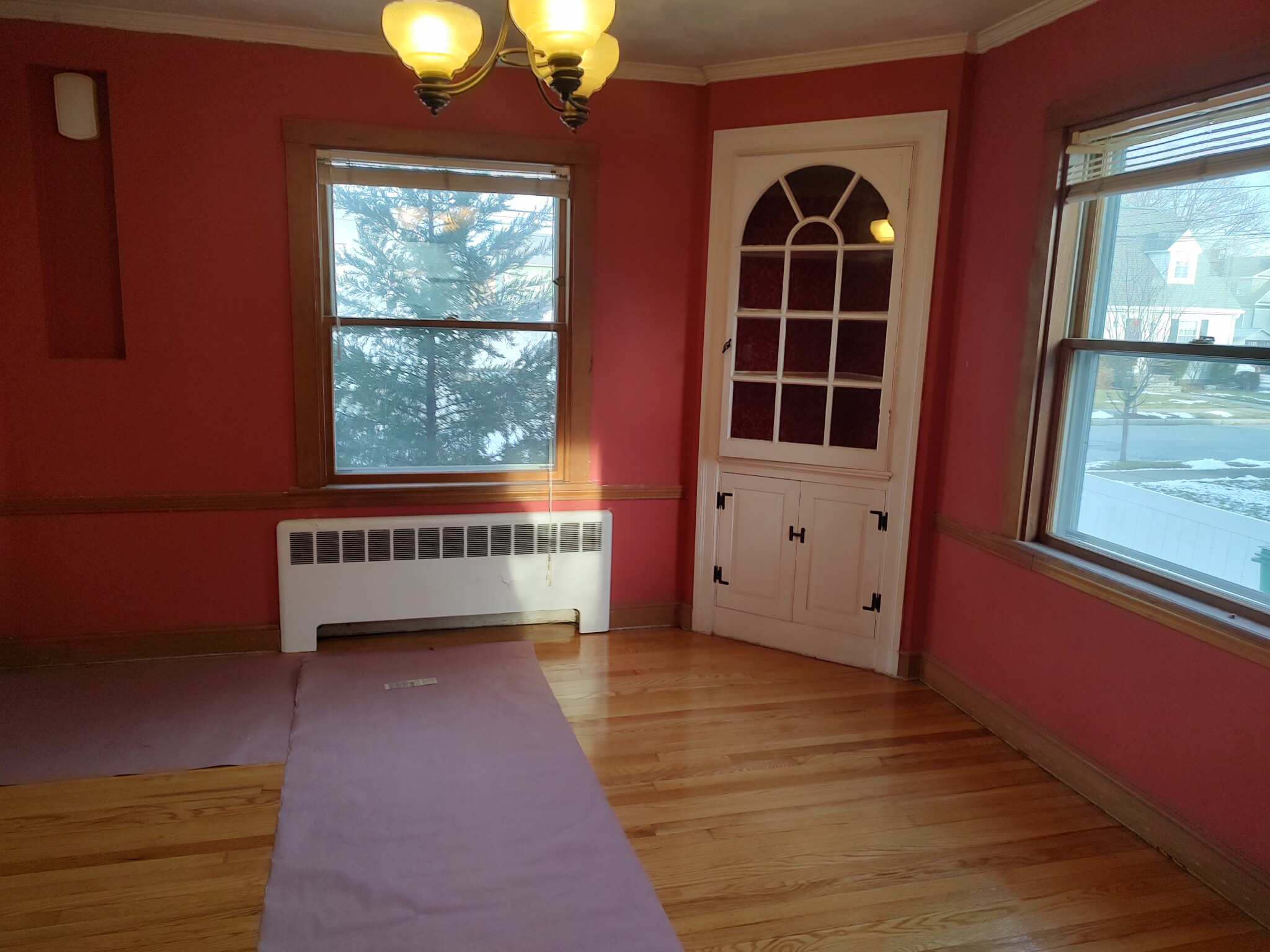 3 bed, 2 bath apartment for rent at 9 Lawn Ave, Newtonville — photo 2 of 18