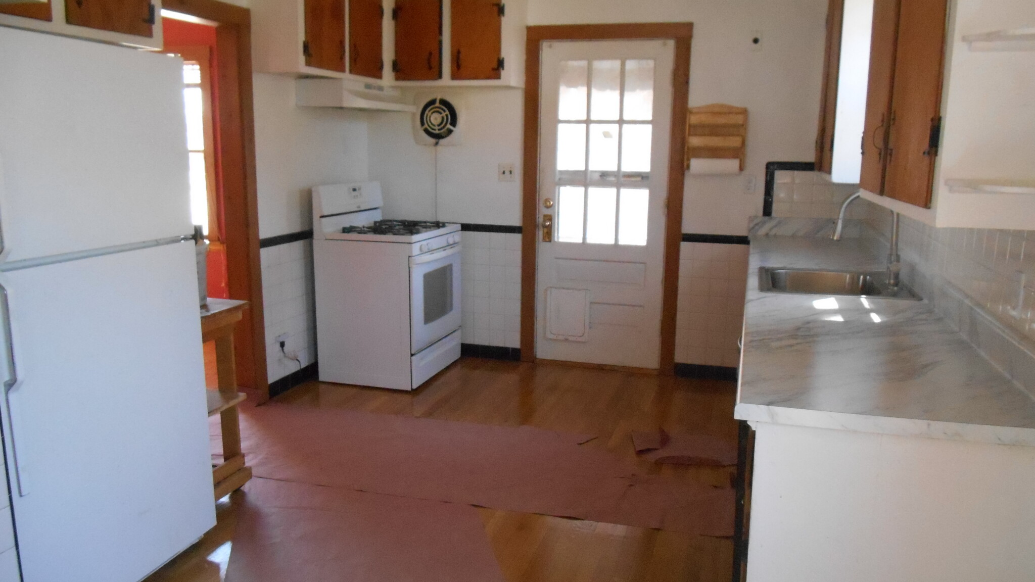 3 bed, 2 bath apartment for rent at 9 Lawn Ave, Newtonville — photo 3 of 18