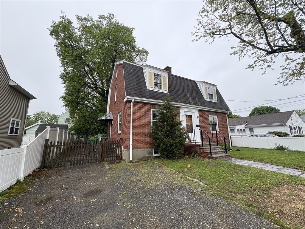3 bed, 2 bath apartment for rent at 9 Lawn St Unit N/A, Newton — photo 2 of 23