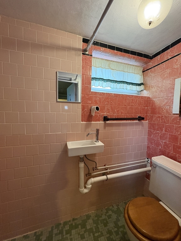 3 bed, 2 bath apartment for rent at 9 Lawn St Unit N/A, Newton — photo 21 of 23