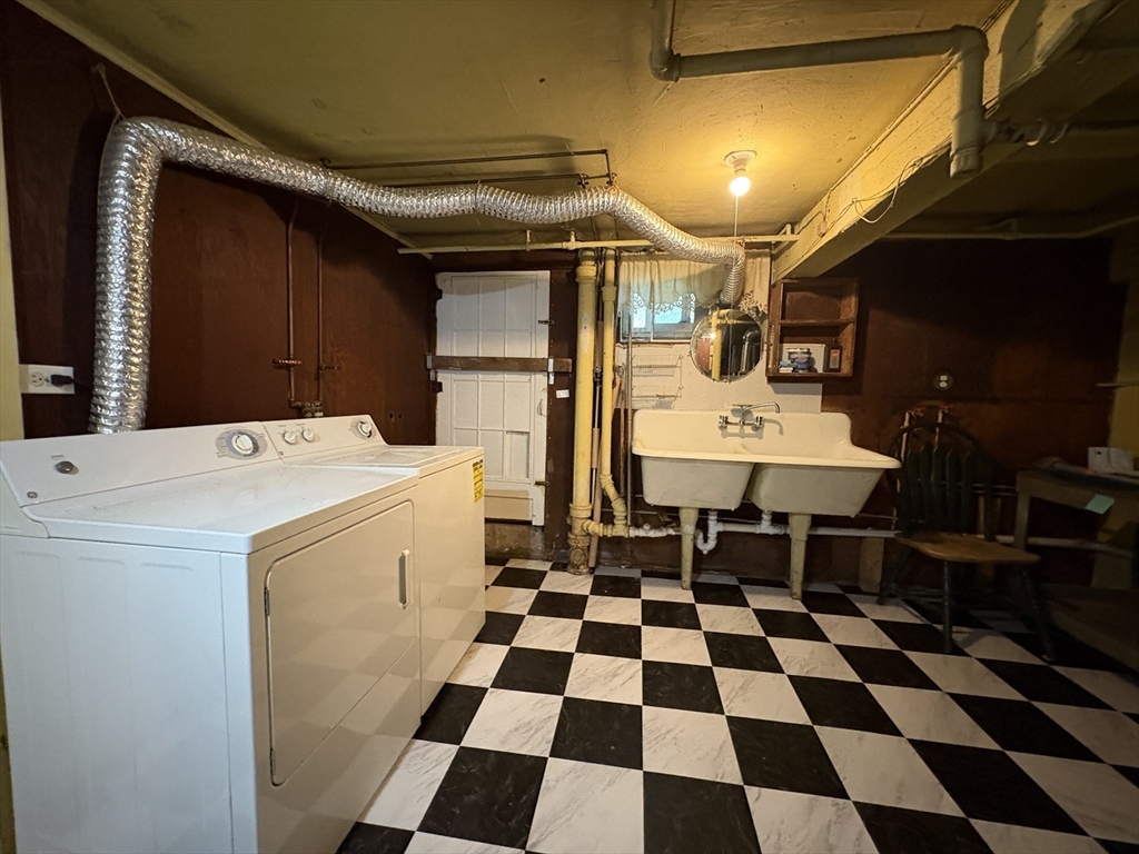 3 bed, 2 bath apartment for rent at 9 Lawn St Unit N/A, Newton — photo 22 of 23