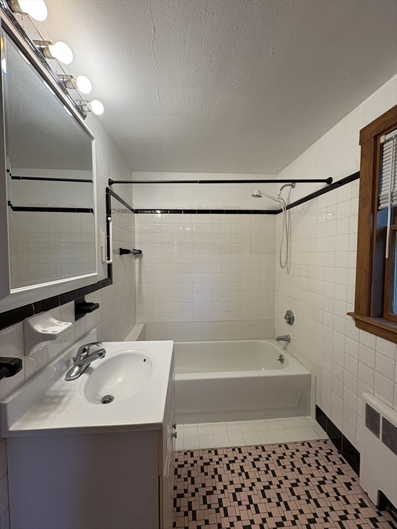 3 bed, 2 bath apartment for rent at 9 Lawn St Unit N/A, Newton — photo 16 of 23