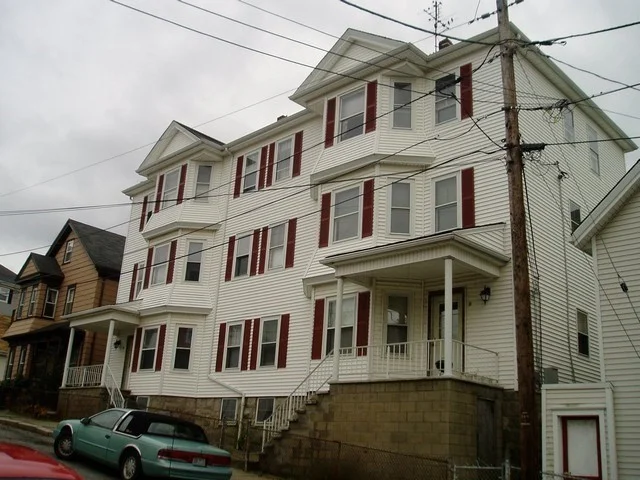 2 bed, 1 bath apartment for rent at 9 Lexington St Unit 1W, Fall River — photo 1 of 10