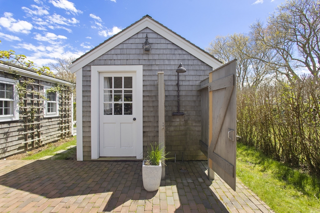 3 bed, 2 bath apartment for rent at 9 Lily St, Siasconset — photo 6 of 17