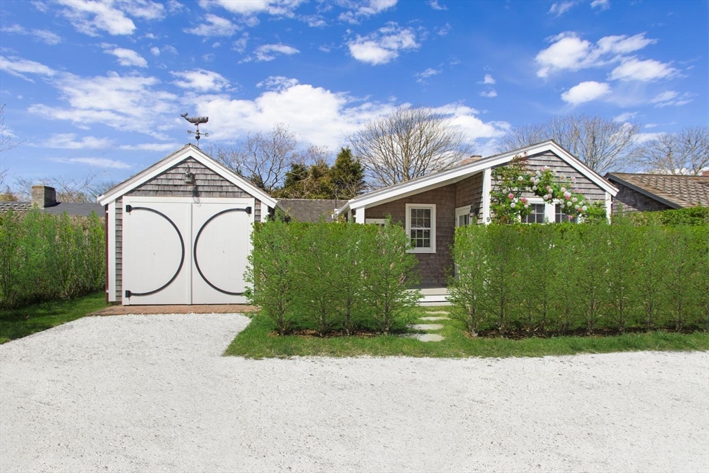 3 bed, 2 bath apartment for rent at 9 Lily St, Siasconset — photo 1 of 17