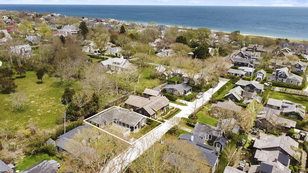 3 bed, 2 bath apartment for rent at 9 Lily St, Siasconset — photo 3 of 17