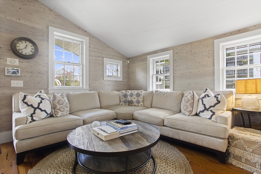 3 bed, 2 bath apartment for rent at 9 Lily St, Siasconset — photo 8 of 17