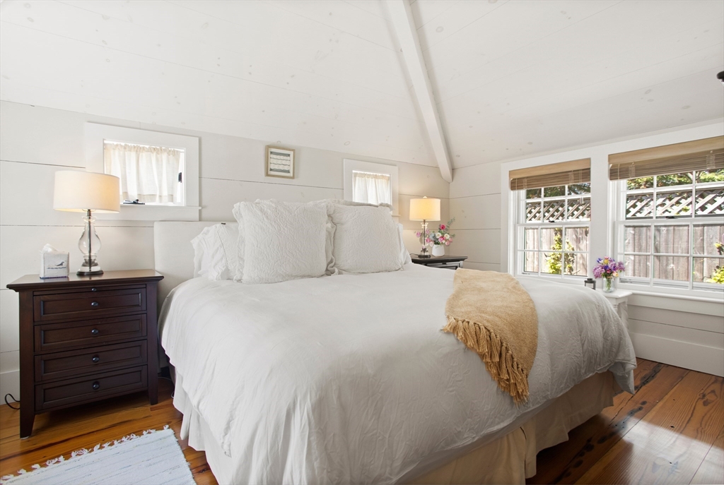 3 bed, 2 bath apartment for rent at 9 Lily St, Siasconset — photo 15 of 17