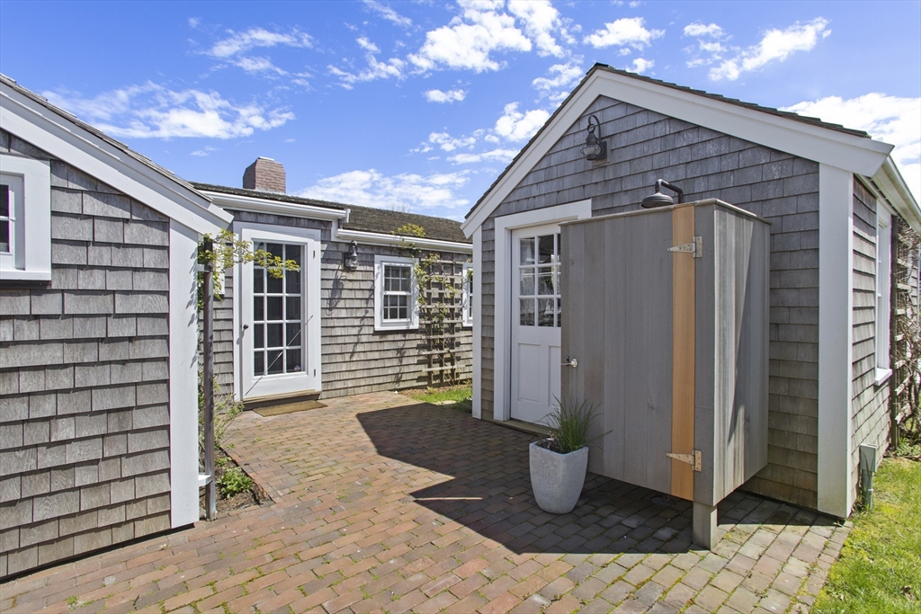 3 bed, 2 bath apartment for rent at 9 Lily St, Siasconset — photo 5 of 17