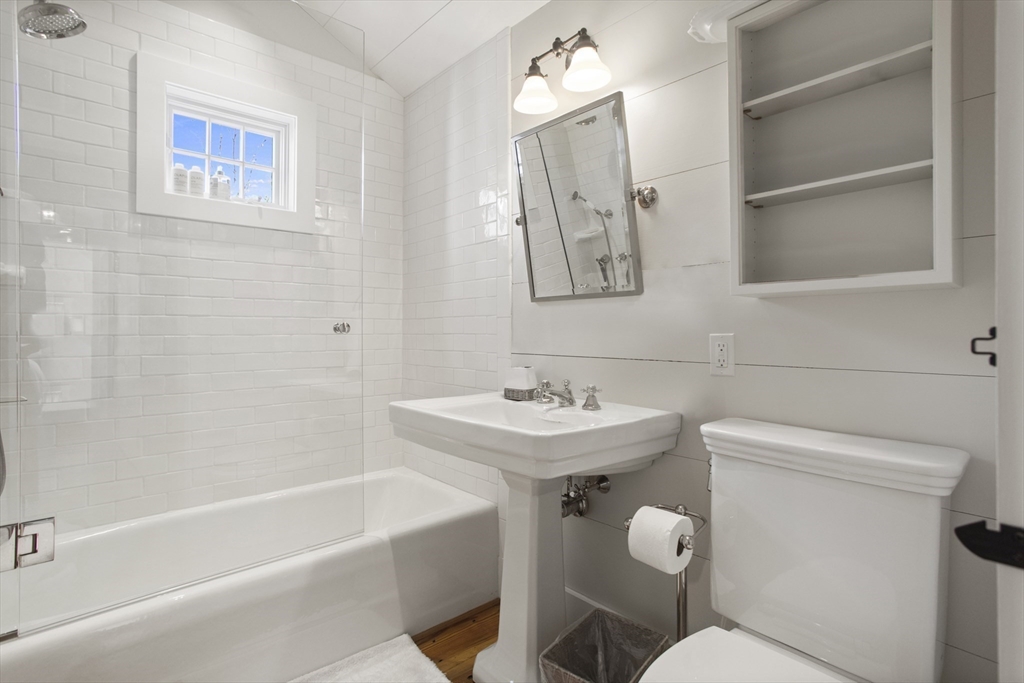3 bed, 2 bath apartment for rent at 9 Lily St, Siasconset — photo 14 of 17
