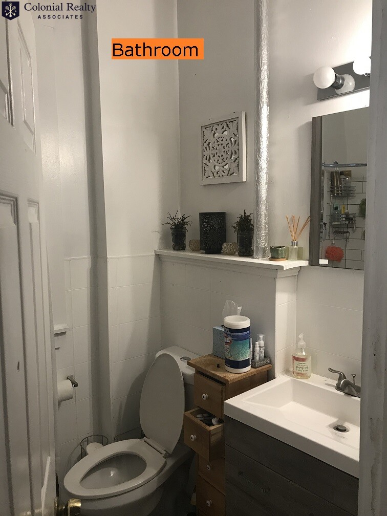 5 bed, 2 bath apartment for rent at 9 Linden St Unit 5, Allston