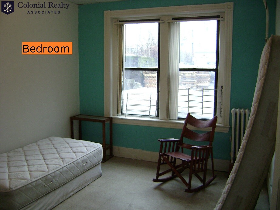 5 bed, 2 bath apartment for rent at 9 Linden St Unit 5, Allston — photo 2 of 6