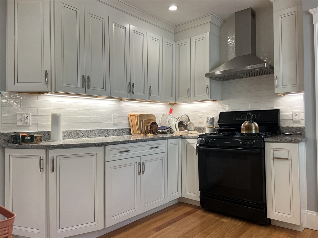 2 bed, 1 bath apartment for rent at 9 Loring St Unit 9, Belmont — photo 2 of 24