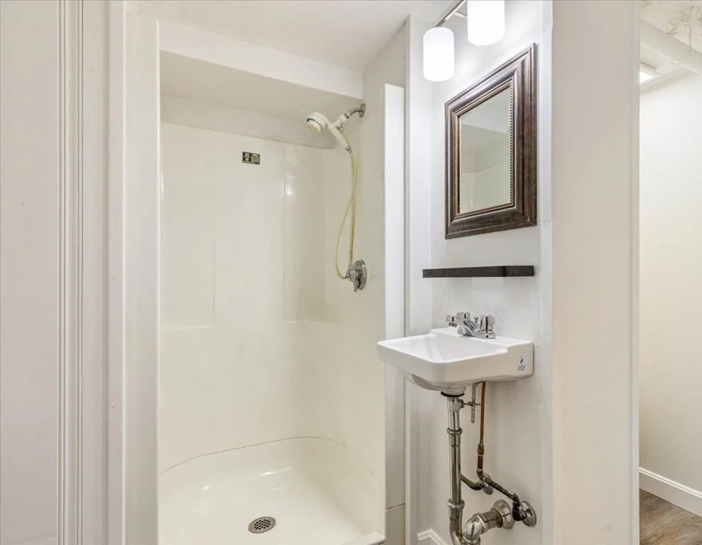 3 bed, 2 bath apartment for rent at 9 Mague St Unit 1, Newton — photo 10 of 12