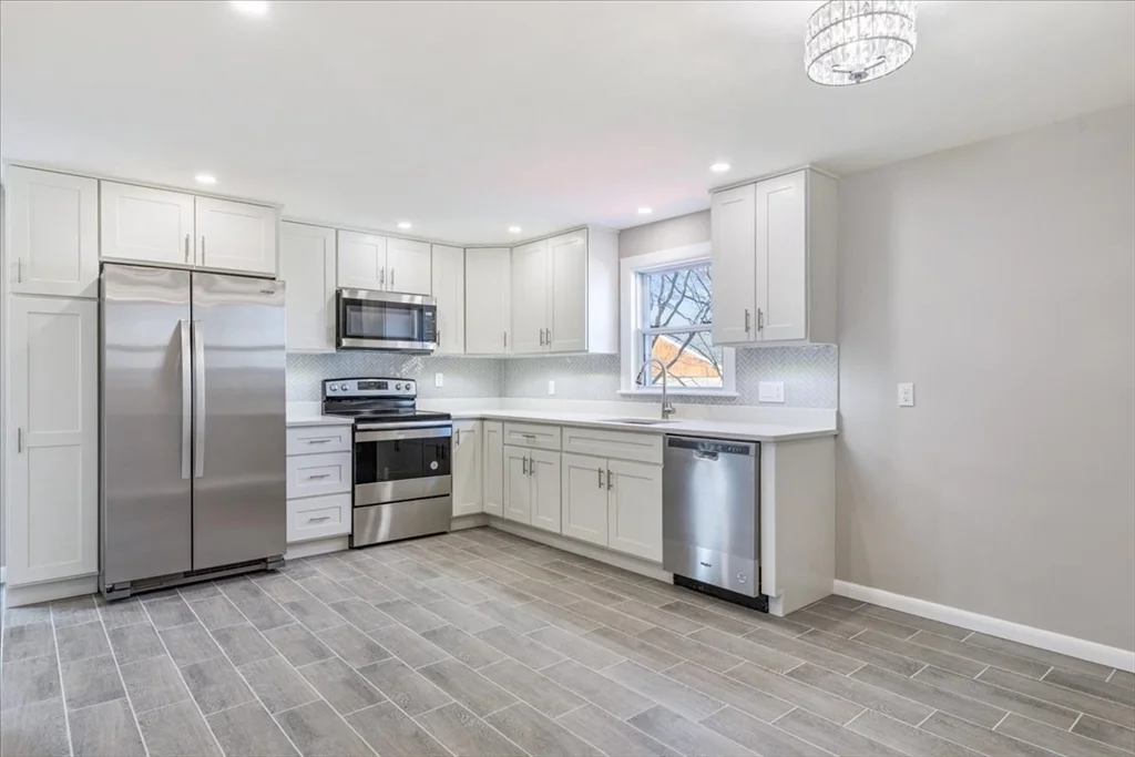 3 bed, 2 bath apartment for rent at 9 Mague St Unit 1, Newton — photo 2 of 12
