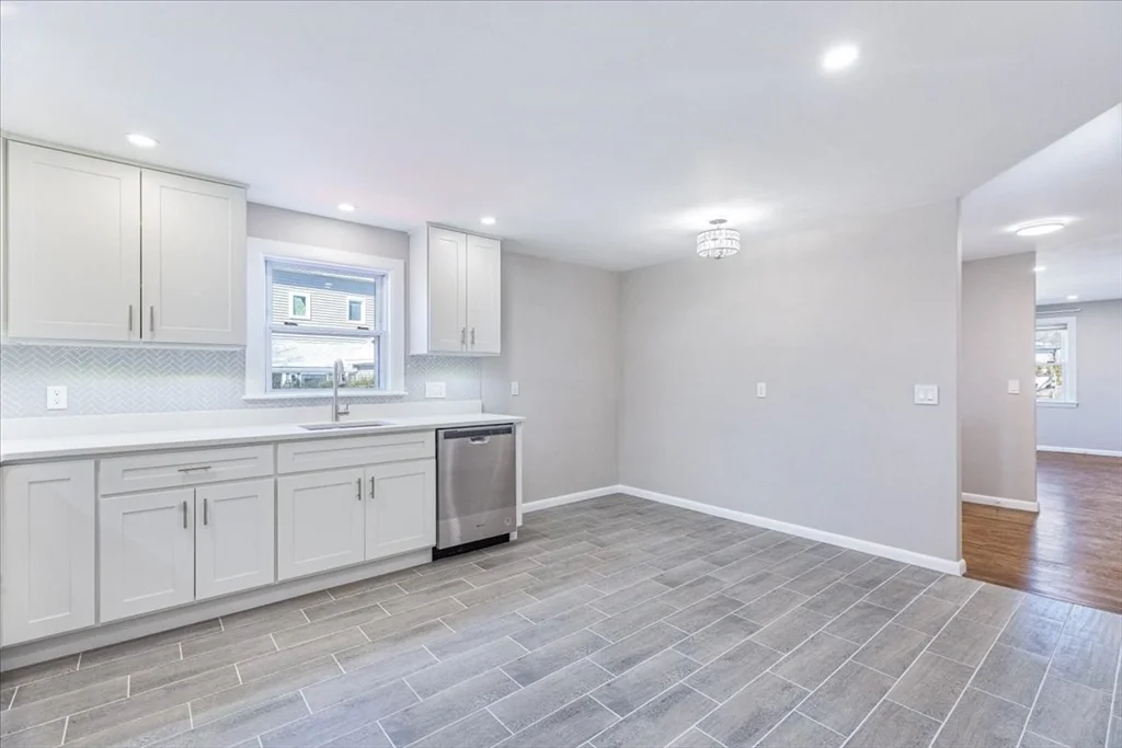 3 bed, 2 bath apartment for rent at 9 Mague St Unit 1, Newton — photo 3 of 12