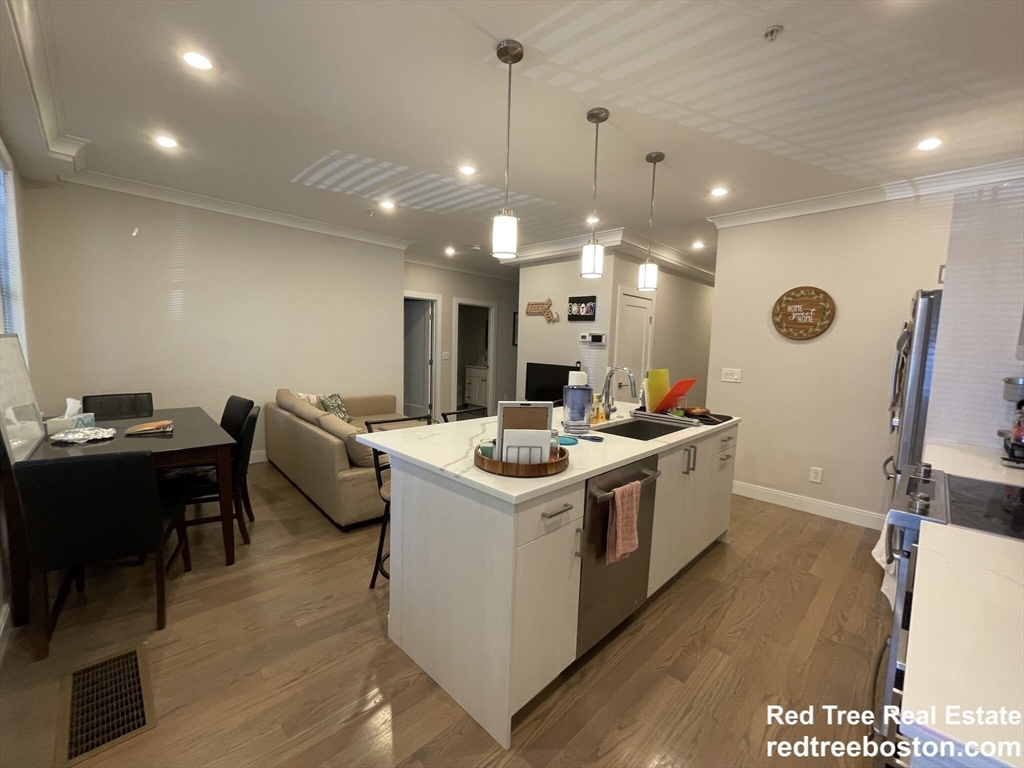 4 bed, 2 bath apartment for rent at 9 Mansfield St Unit 1, Allston — photo 6 of 25