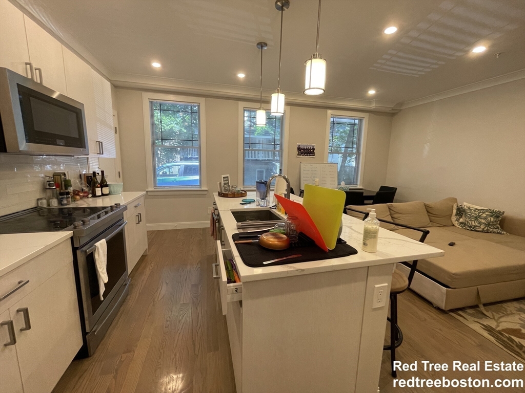 4 bed, 2 bath apartment for rent at 9 Mansfield St Unit 1, Allston — photo 5 of 25