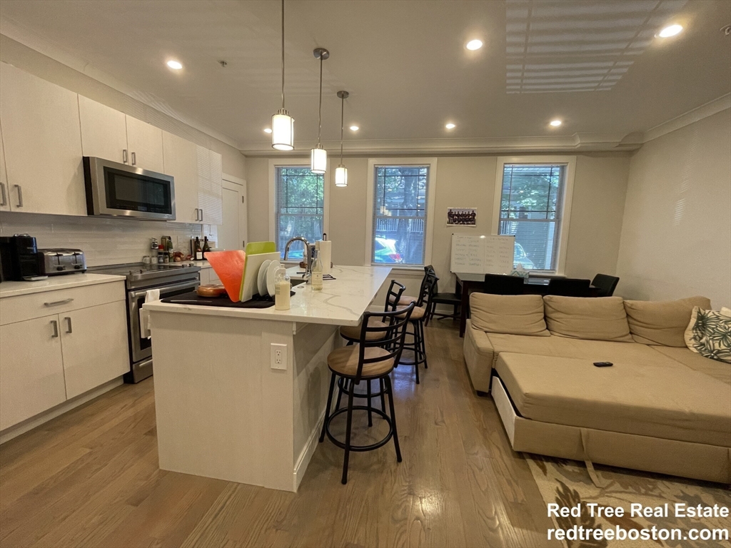 4 bed, 2 bath apartment for rent at 9 Mansfield St Unit 1, Allston — photo 4 of 25