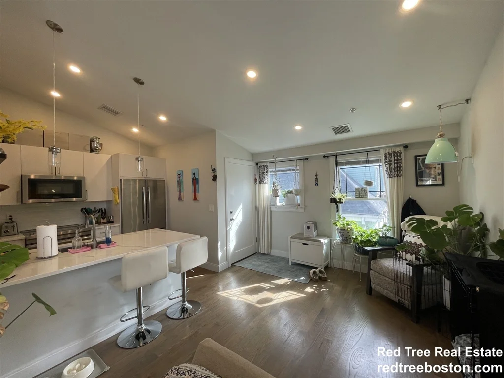 2 bed, 1 bath apartment for rent at 9 Mansfield St Unit 4, Allston — photo 2 of 13