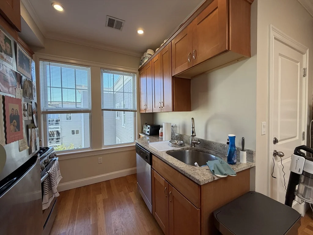 2 bed, 1 bath apartment for rent at 9 Marney St Unit 3, Wellington-Harrington — photo 4 of 13