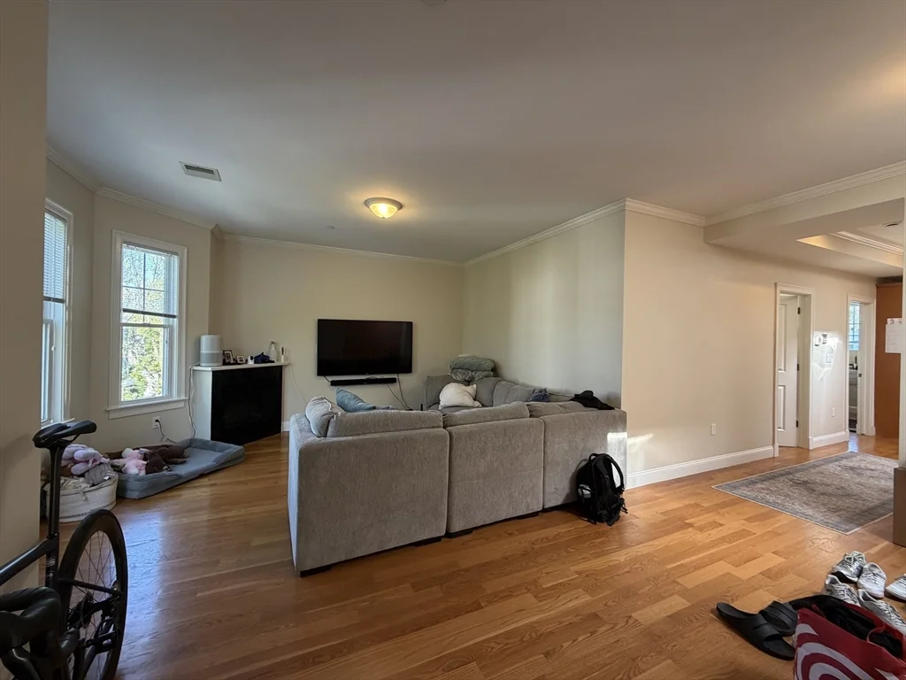 2 bed, 1 bath apartment for rent at 9 Marney St Unit 3, Wellington-Harrington — photo 5 of 13