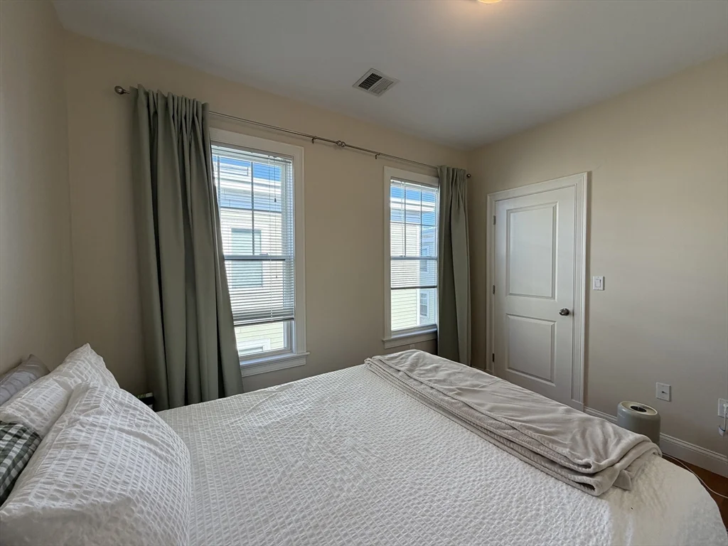 2 bed, 1 bath apartment for rent at 9 Marney St Unit 3, Wellington-Harrington — photo 10 of 13