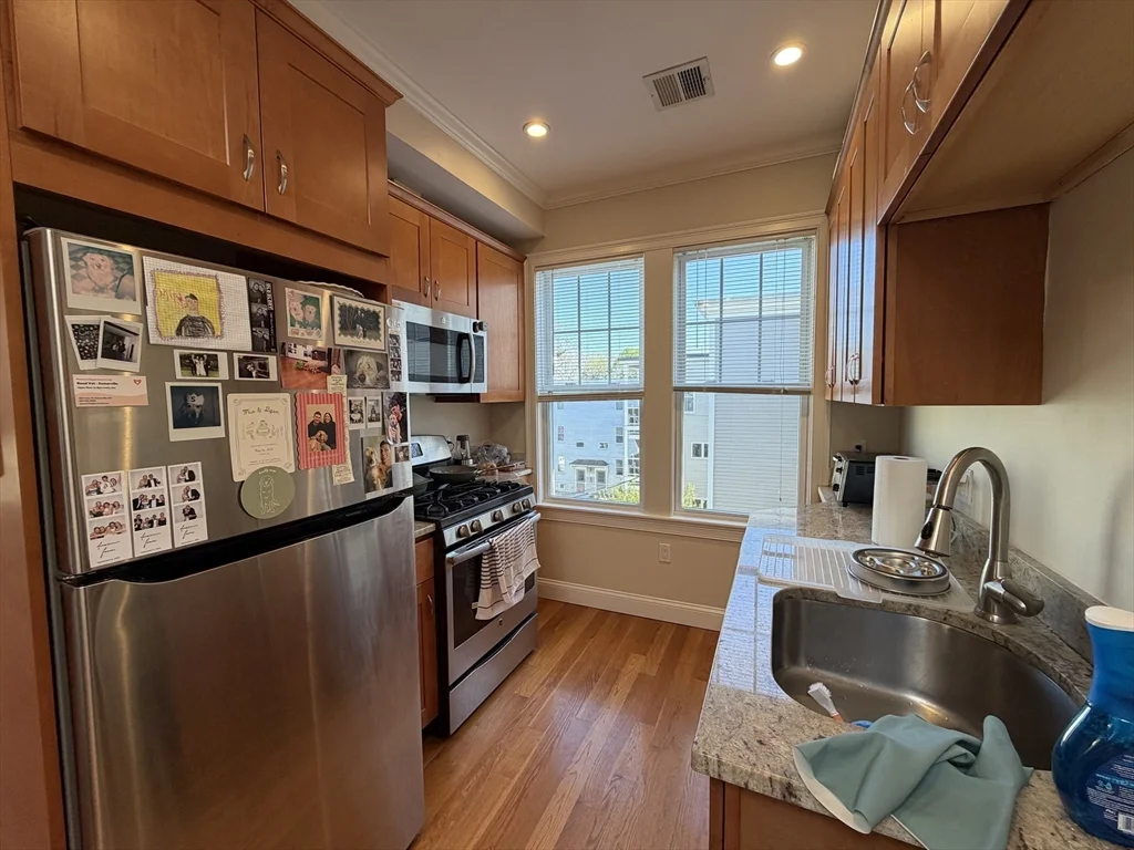 2 bed, 1 bath apartment for rent at 9 Marney St Unit 3, Wellington-Harrington — photo 3 of 13