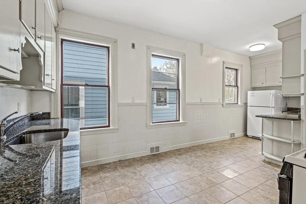2 bed, 1 bath apartment for rent at 9 Marshall St Unit 1, Medford — photo 11 of 19