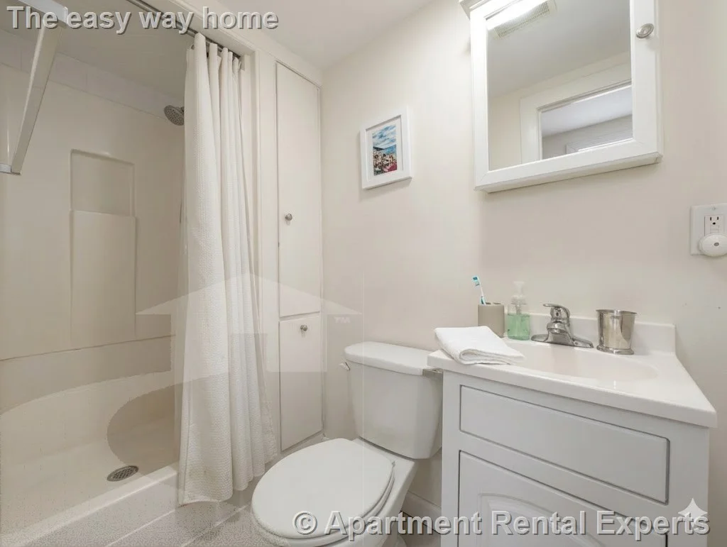 5 bed, 2 bath apartment for rent at 9 Medford St Unit 1, Tufts — photo 11 of 15