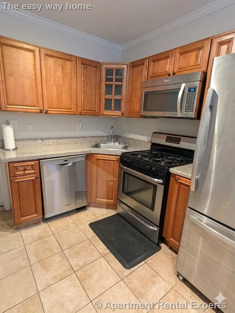 5 bed, 2 bath apartment for rent at 9 Medford St Unit 1, Tufts