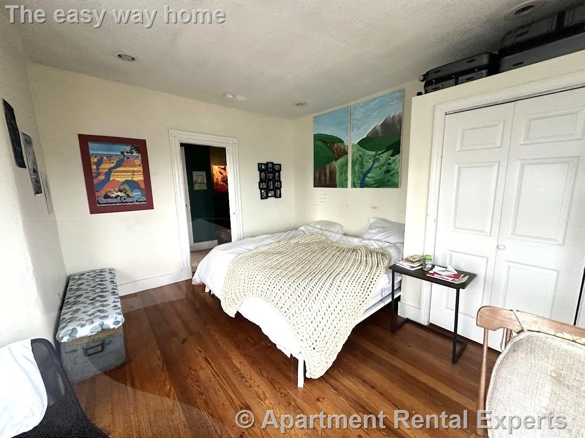 4 bed, 2 bath apartment for rent at 9 Medford St Unit 3, Tufts — photo 5 of 14