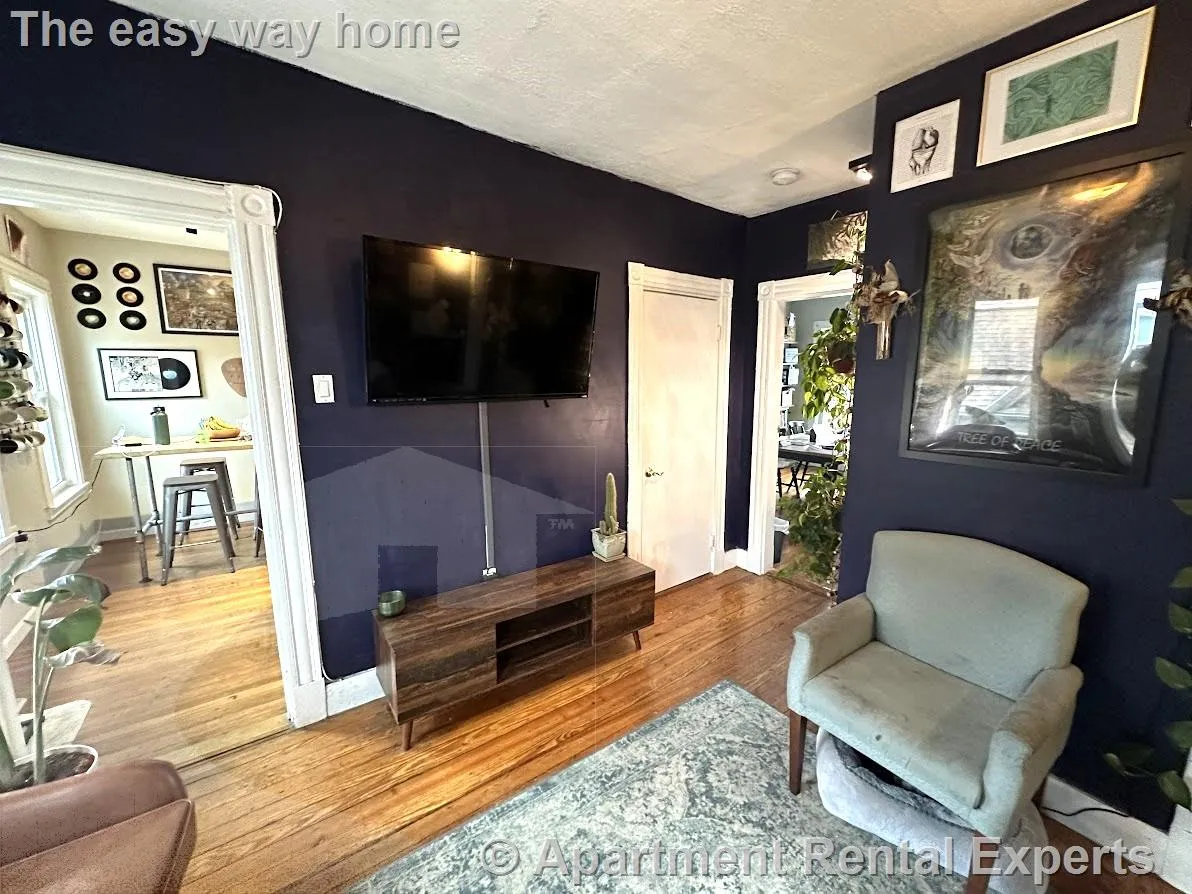 4 bed, 2 bath apartment for rent at 9 Medford St Unit 3, Tufts — photo 4 of 14
