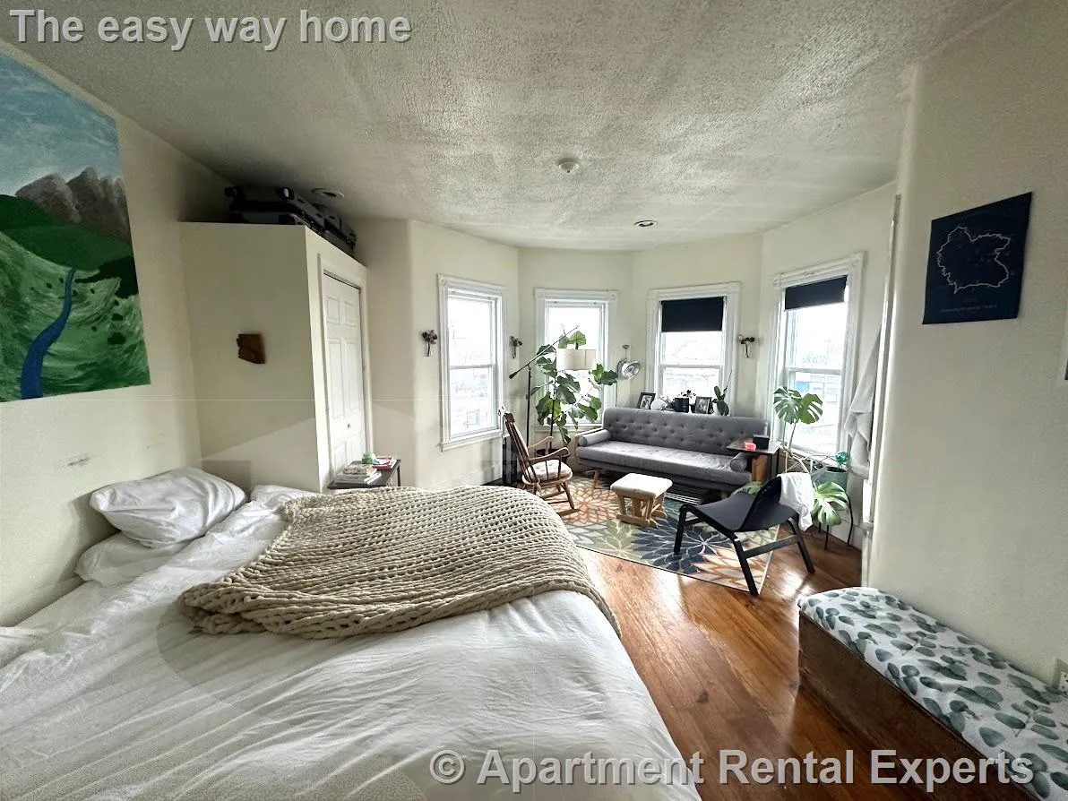 4 bed, 2 bath apartment for rent at 9 Medford St Unit 3, Tufts — photo 11 of 14