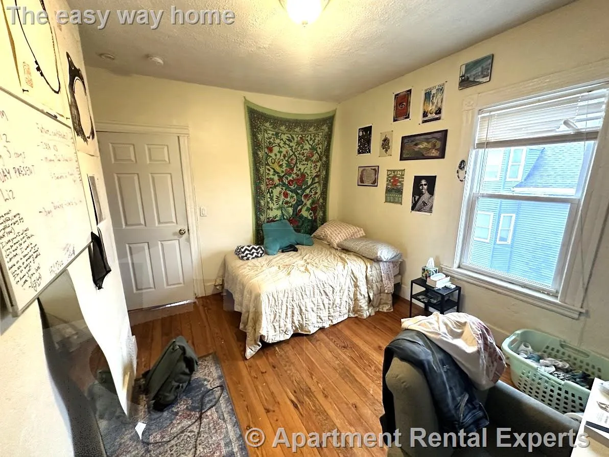 4 bed, 2 bath apartment for rent at 9 Medford St Unit 3, Tufts — photo 8 of 14