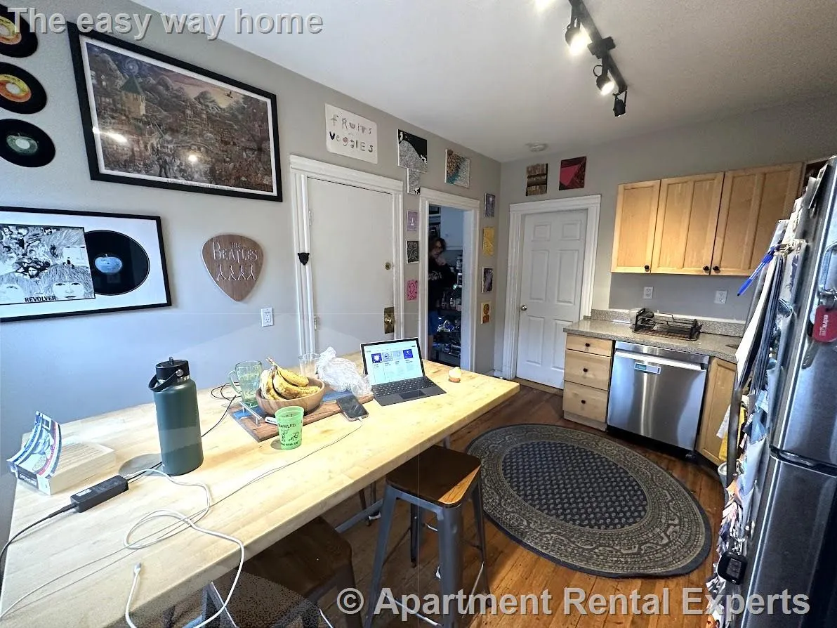 4 bed, 2 bath apartment for rent at 9 Medford St Unit 3, Tufts — photo 2 of 14