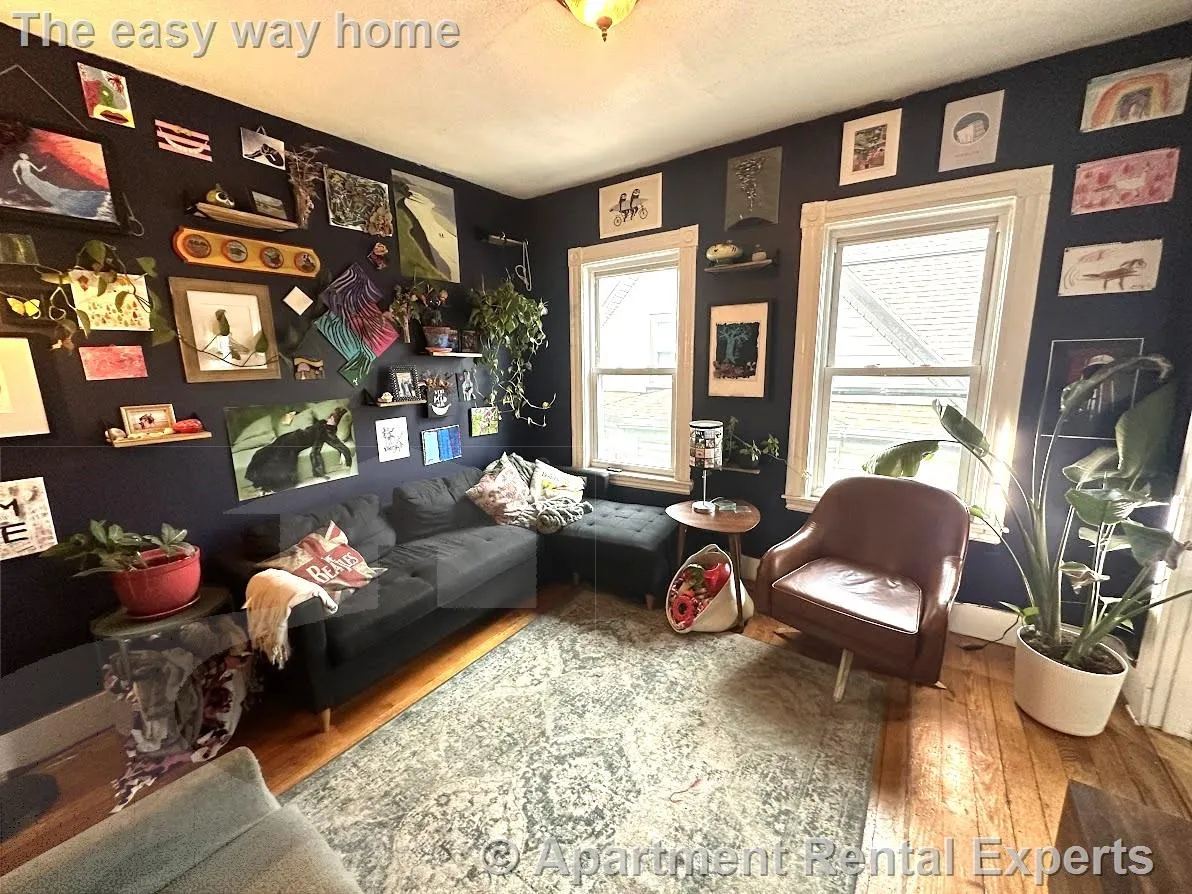 4 bed, 2 bath apartment for rent at 9 Medford St Unit 3, Tufts — photo 3 of 14