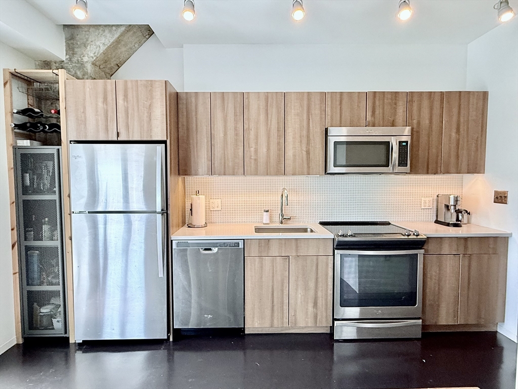 2 bed, 2 bath apartment for rent at 9 Medford St Unit 314, Brickbottom-Inner Belt — photo 3 of 32