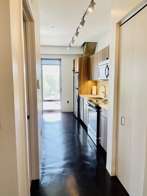 2 bed, 2 bath apartment for rent at 9 Medford St Unit 314, Brickbottom-Inner Belt — photo 6 of 32
