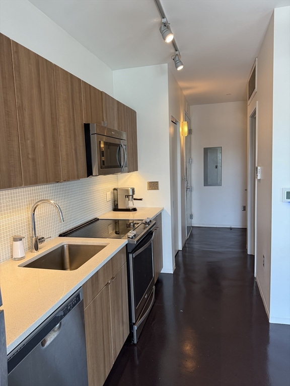 2 bed, 2 bath apartment for rent at 9 Medford St Unit 314, Brickbottom-Inner Belt — photo 4 of 32