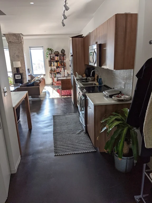 1 bed, 1 bath apartment for rent at 9 Medford Unit 513, Somerville — photo 4 of 38